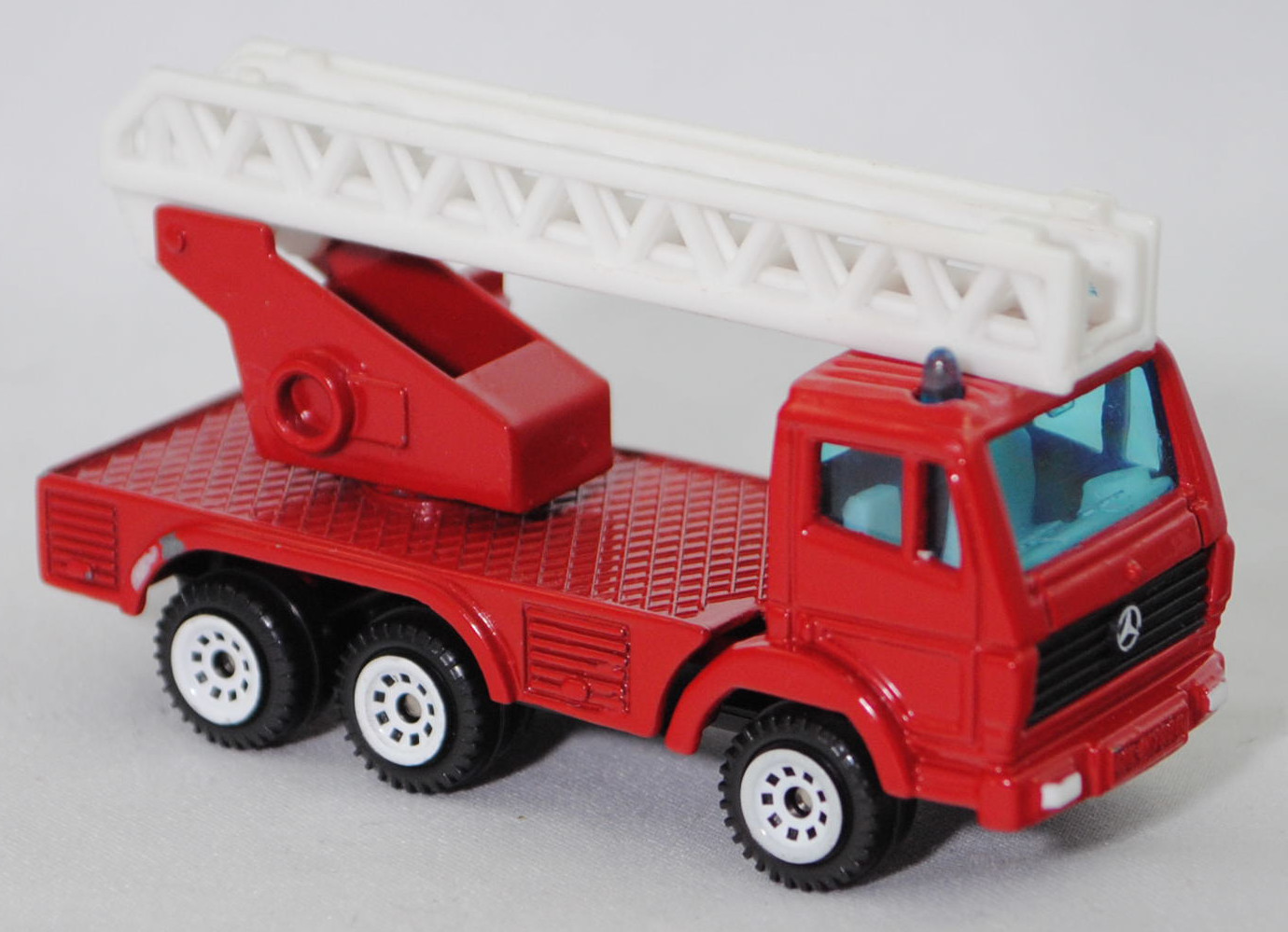 00001 Metz Hubrettungsfahrzeug DL 23-12 S auf Fahrgestell Mercedes-Benz SK 2429 6x4/41 (Modell 1989-1994) (Feuerwehr-Drehleiter), rot, Bpr. 0811/1019/1015, SIKU SUPER, 1:83, m-