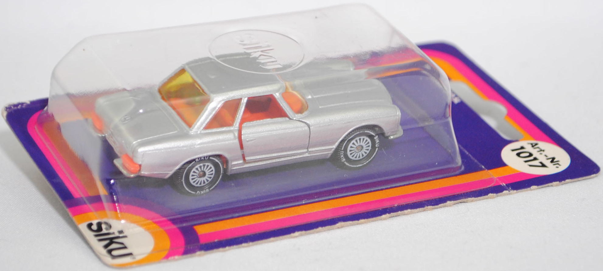 00006 Mercedes-Benz 280 SL (W 113, Pagode, Modell 1968-1971) mit Hardtop (Coupédach), silber, Bpr. V 302 / 1017, W-Germ, Verglasung gelb, R11 gerillt, SIKU SUPER, 1:60, P17 (s/w)
