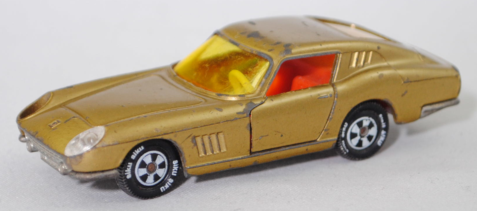 00002 Ferrari Berlinetta 275 GTB (Tipo 563, 2. Serie, Long Nose / Lange Nase, Modell 1965-1966), goldmetallic, transparente Frontscheinwerfer, Bpr. V 269, Germ, R10 reinweiß, SIKU SUPER, 1:56, vsc, Bpr. V 269, Germ, R10 reinwei