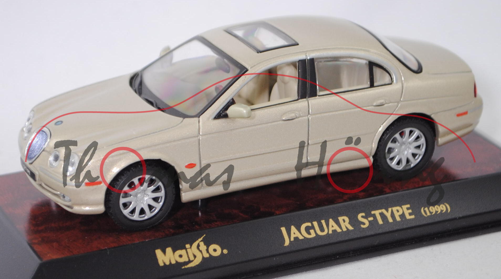 Jaguar S-Type (Typ CCX / X200, Modell 1999-2002), hell-goldmetallic, Maisto, 1:43, PC-Box