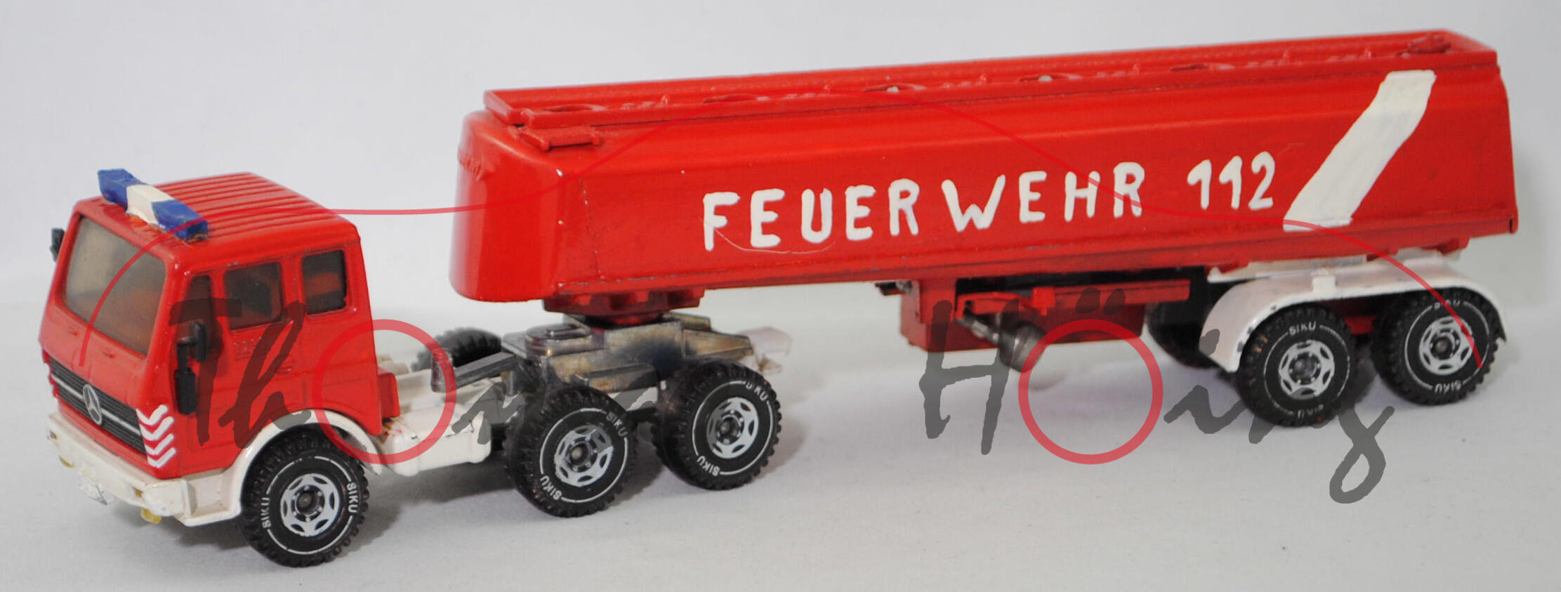 00013 Umbau Mercedes-Benz 2232 (Typ NG 73, Mod. 1974-1977) Tankzug, rot/weiß, FEUERWEHR 112, SIKU