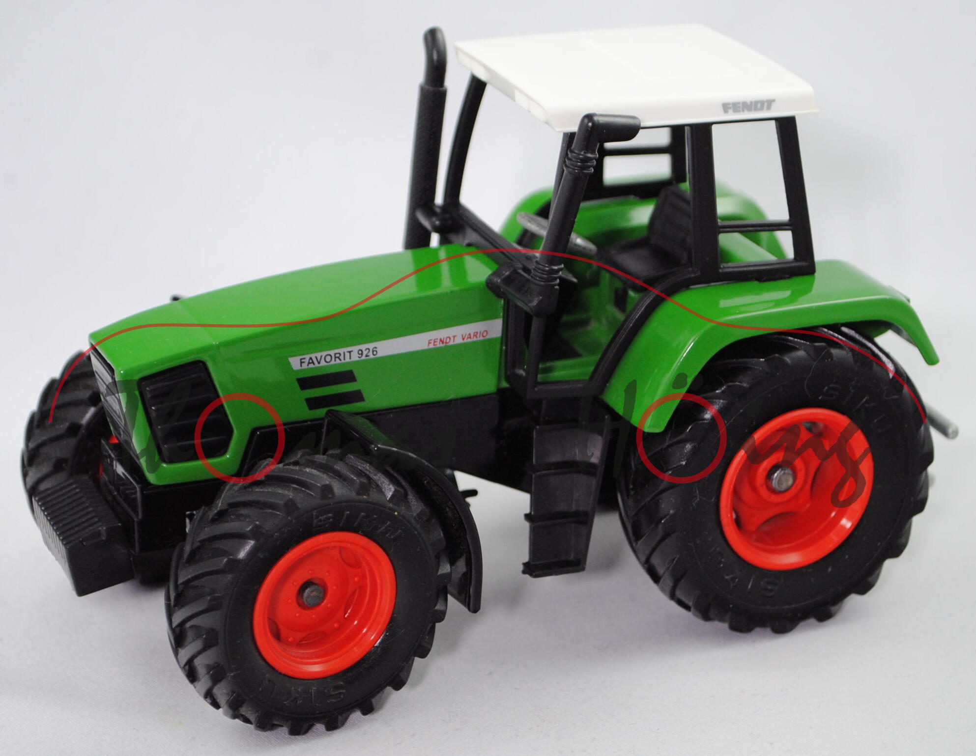 00000 Fendt Favorit 926 Vario, grün/weiß, Fensterrahmen schwarz, Grilldruck nicht sauber, SIKU, 1:32