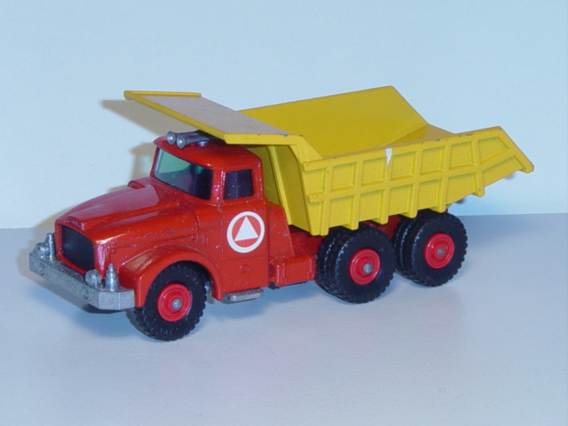 Scammell Tipper Truck, rot/gelb, mit Aufkleber auf den Türen, Matchbox King Size, mb