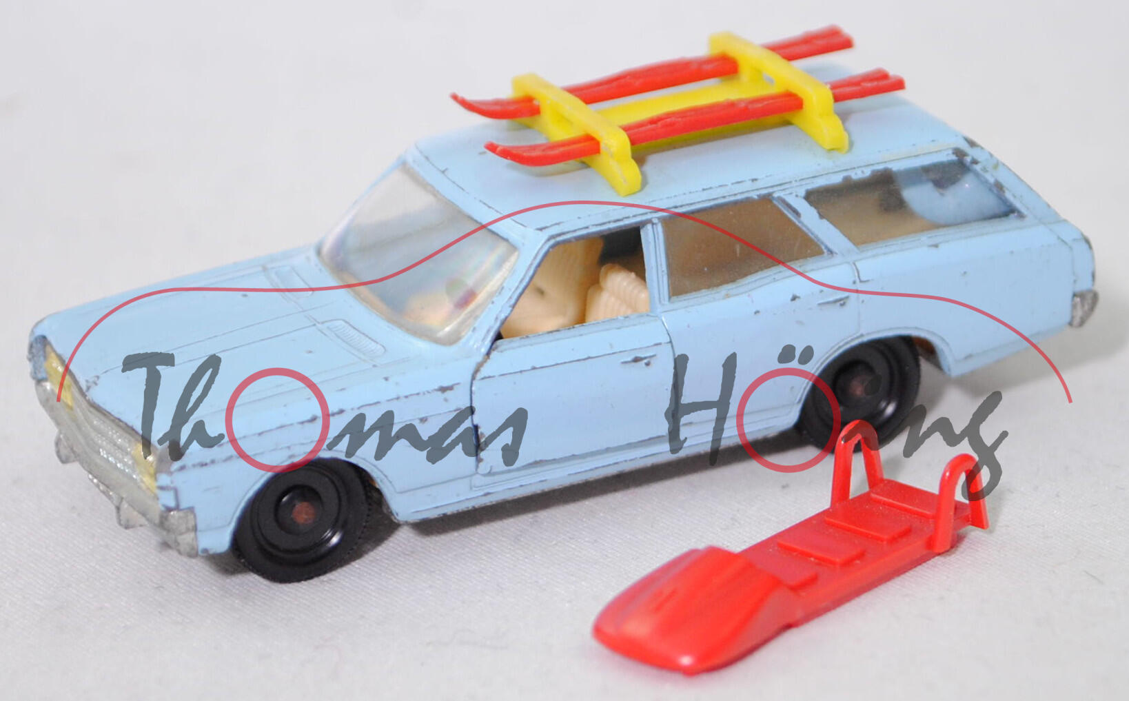 00009 OPEL REKORD CarAVan L (Modell 1966-1972) mit Ski und Bob, taubenblau, Ski-Stöcke weg, SIKU, 1:60, m-