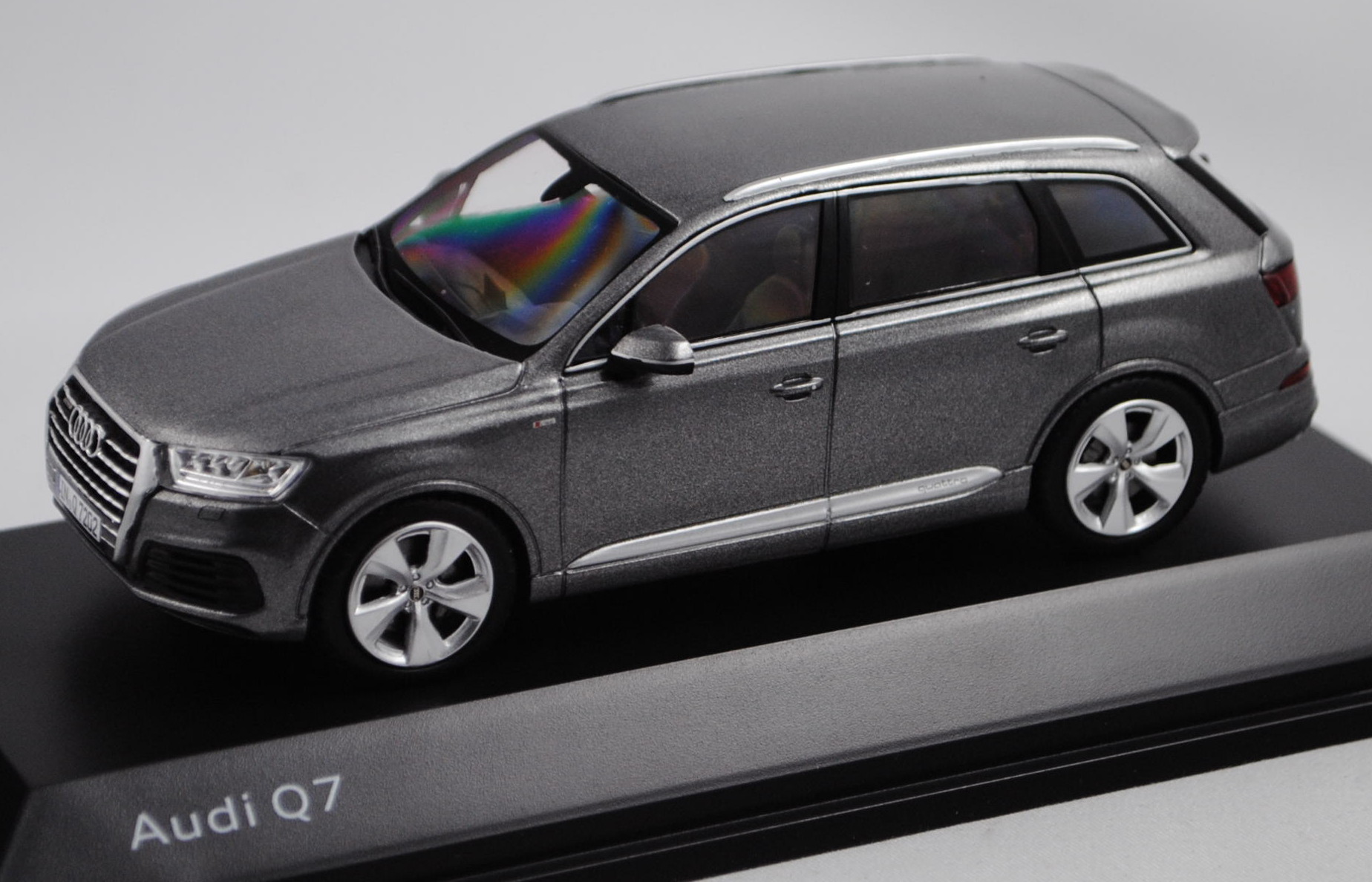 Audi Q7 (Typ 4M, Modell 2015-), graphitgrau, Minimax, 1:43, Werbeschachtel