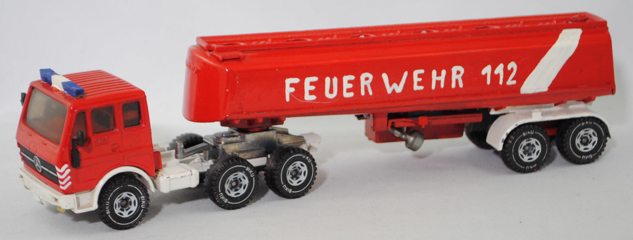 00013 Umbau Mercedes-Benz 2232 (Typ NG 73, Mod. 1974-1977) Tankzug, rot/weiß, FEUERWEHR 112, SIKU