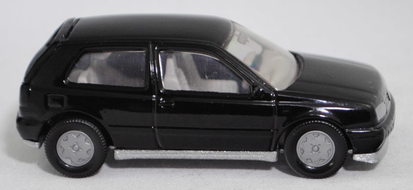 00004 VW Golf III 1.8 GL (Typ 1H, Vorfacelift, Modell 1991-1994), schwarz, innen grau, Lenkrad grau, Chassis silber, Hong, Bpr. 1010 / 0842, SIKU SUPER, 1:56, m- (Riss in Scheibe)