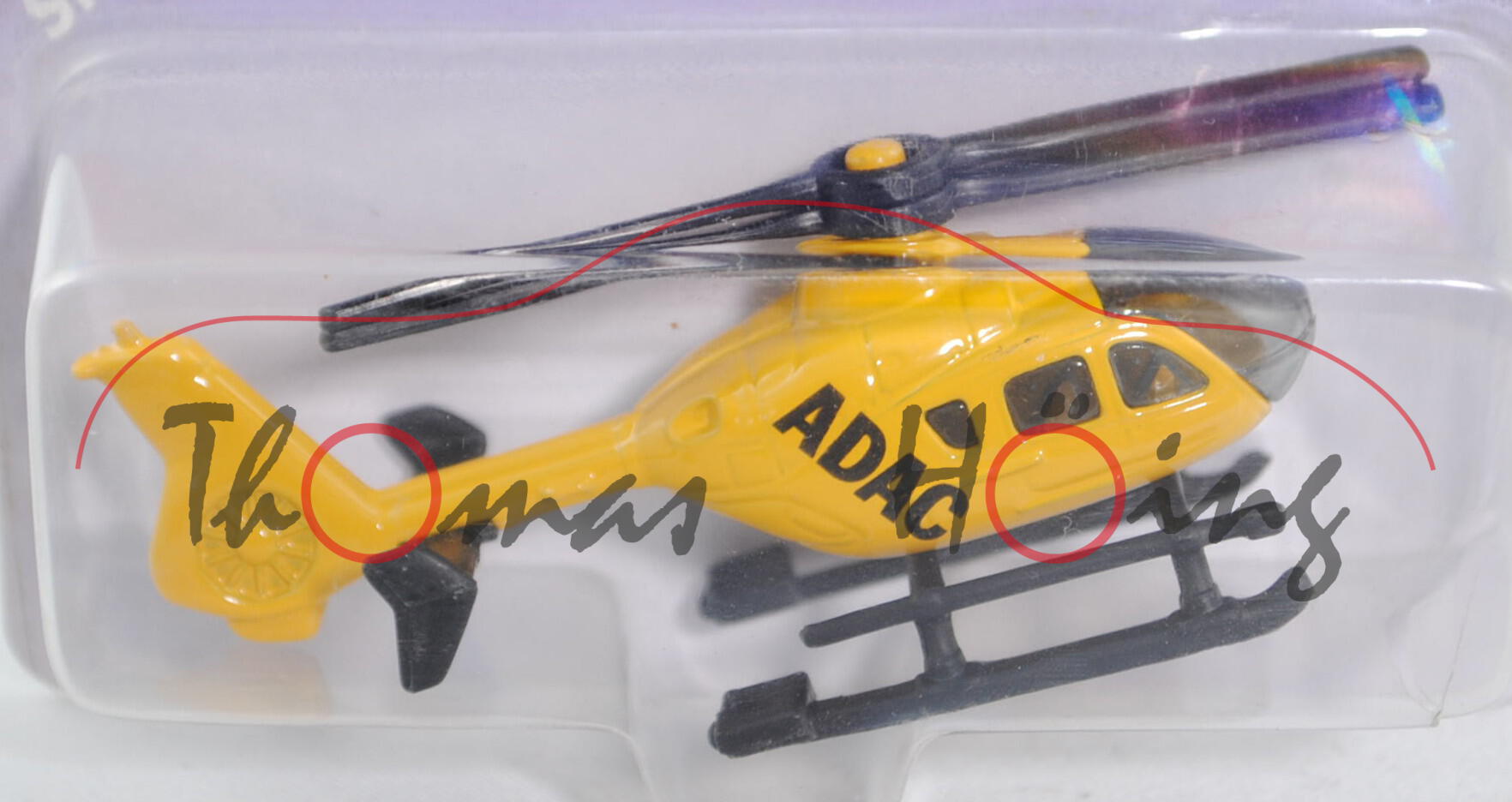 ADAC Hubschrauber Eurocopter EC 135 (Modell 1996-2013), signalgelb, ADAC, Kufen und Rotoren schwarz,